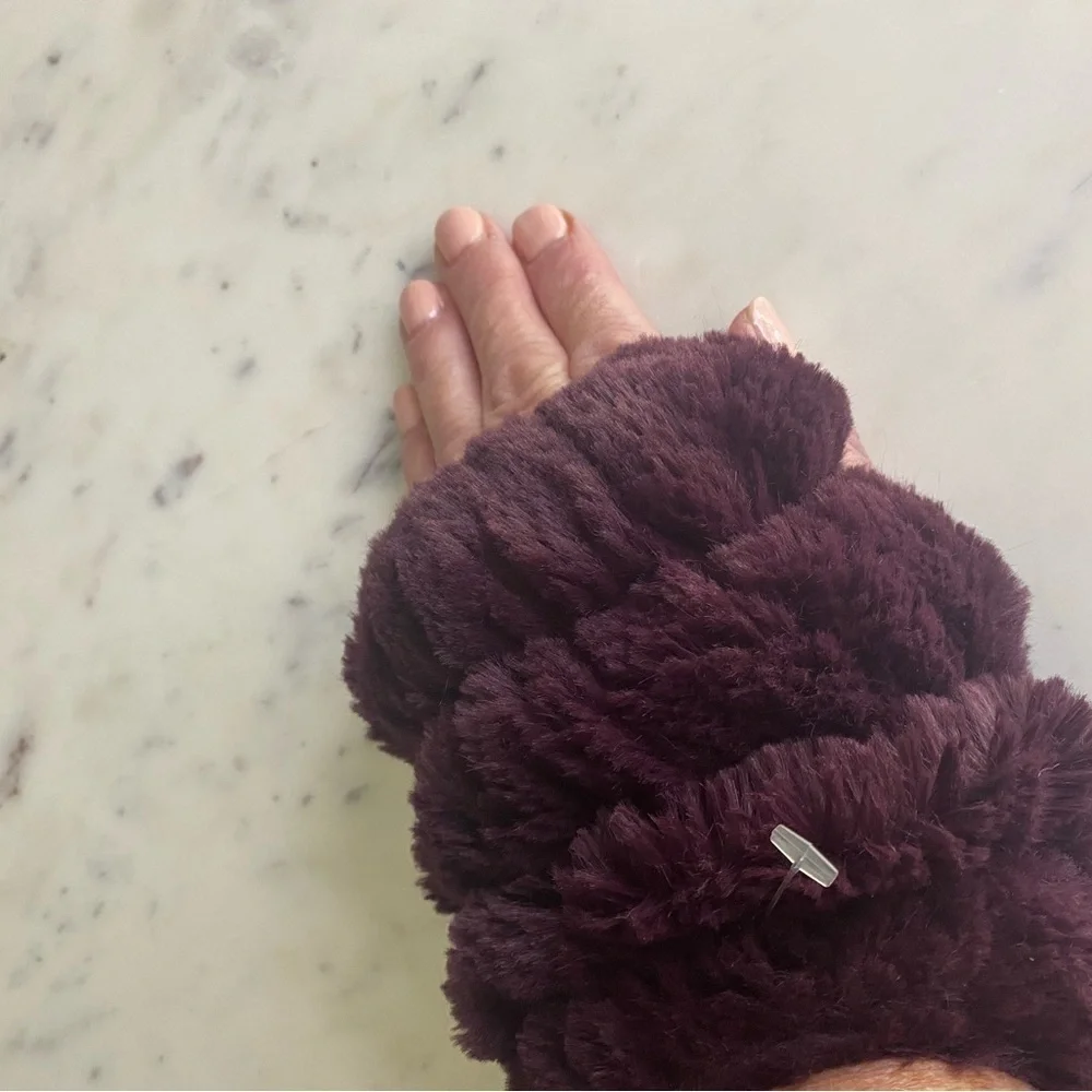Urban Outfitters Faux Fur Fingerless Glove NWOT